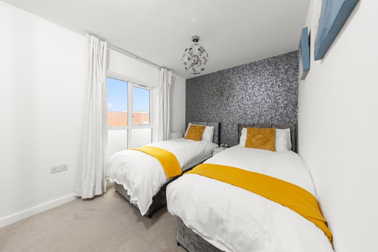Royal House Wolverhampton - Perfect For Contractors & Large Groups Екстер'єр фото